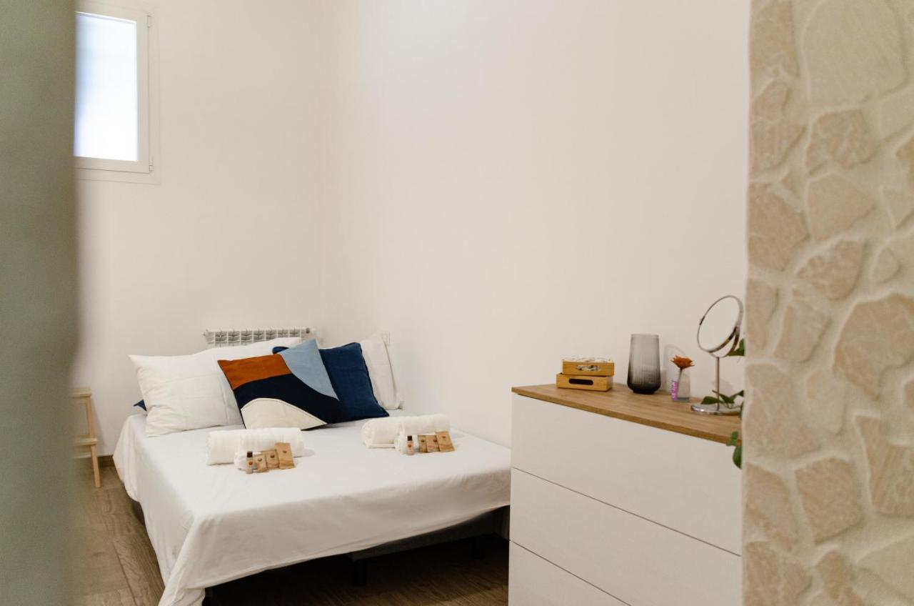 Modern Stone Apartment In The Heart Of Bari Exterior photo